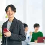 キャバクラのボーイバイトは大学生でもできる？メリットと注意点についても